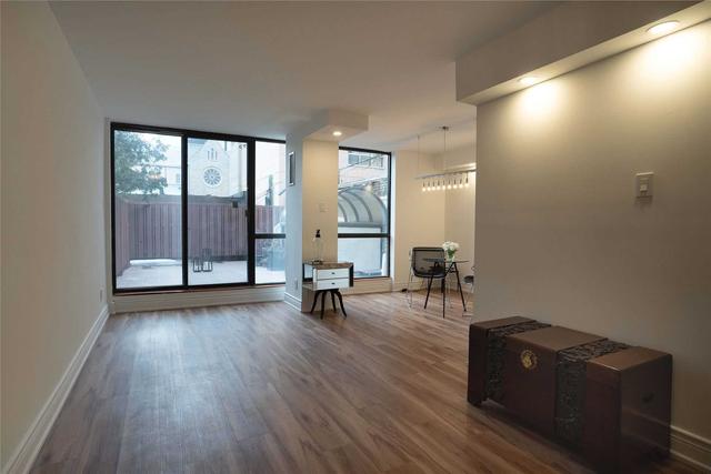 th 01 - 105 Mccaul St, Condo with 3 bedrooms, 3 bathrooms and 0 parking in Toronto ON | Image 12