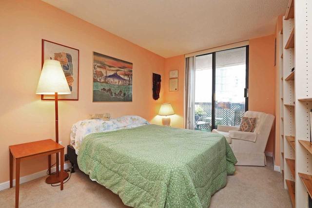 802 - 30 Church St, Condo with 2 bedrooms, 3 bathrooms and 1 parking in Toronto ON | Image 10