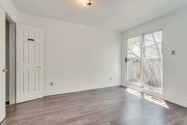 unit 1 - 212 Milan St, House detached with 5 bedrooms, 3 bathrooms and 2 parking in Toronto ON | Image 4