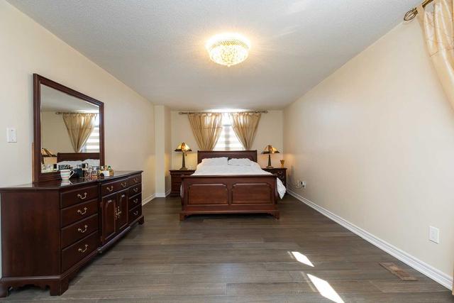 2078 Perran Dr, House detached with 4 bedrooms, 4 bathrooms and 6 parking in Mississauga ON | Image 7