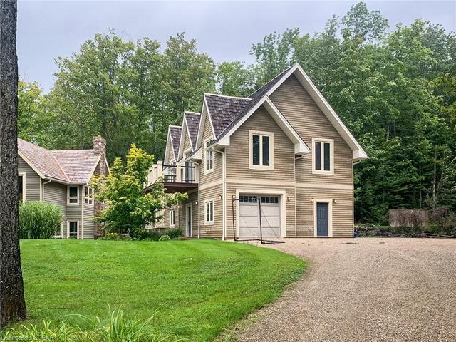 634773 Pretty River Road, House detached with 7 bedrooms, 4 bathrooms and null parking in Grey Highlands ON | Image 3