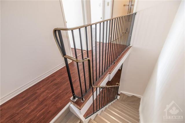 15 Banner Road, Townhouse with 3 bedrooms, 2 bathrooms and 1 parking in Ottawa ON | Image 17