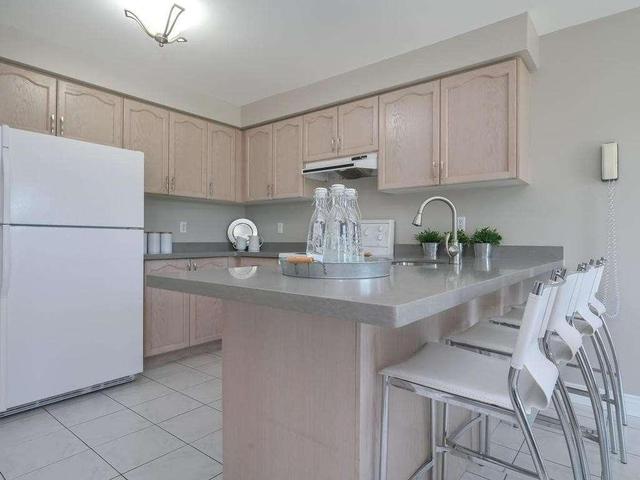 70 Tipton Cres, House detached with 2 bedrooms, 1 bathrooms and 2 parking in Ajax ON | Image 7