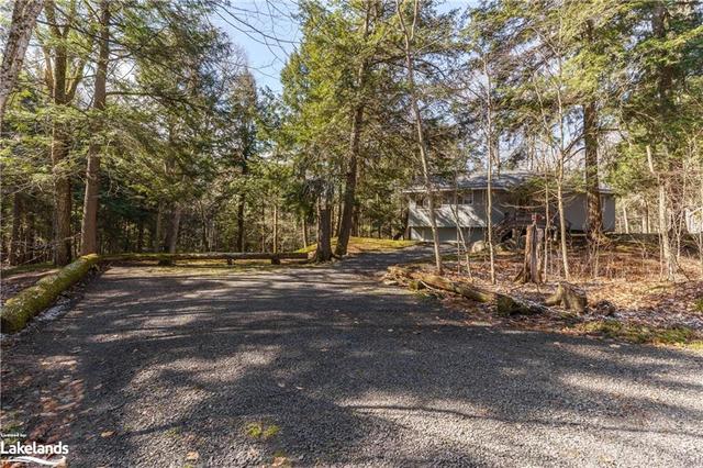 32 Maple Leaf Drive, House detached with 2 bedrooms, 1 bathrooms and 6 parking in Huntsville ON | Image 16