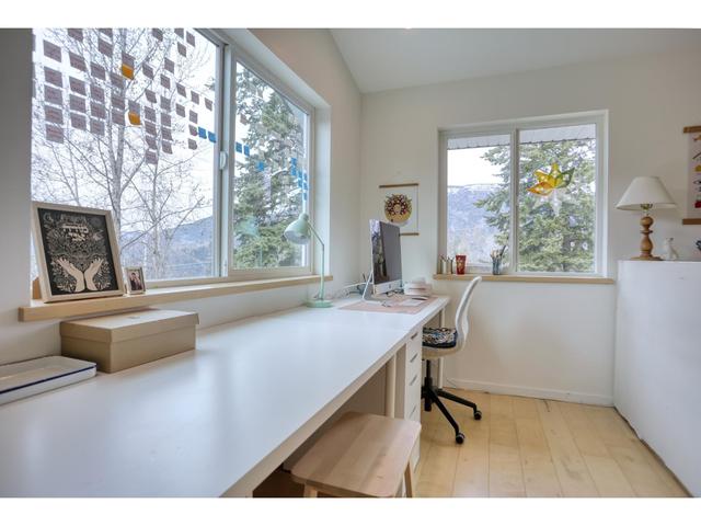 1308 Mountain Station Road, House detached with 7 bedrooms, 4 bathrooms and 5 parking in Central Kootenay E BC | Image 28