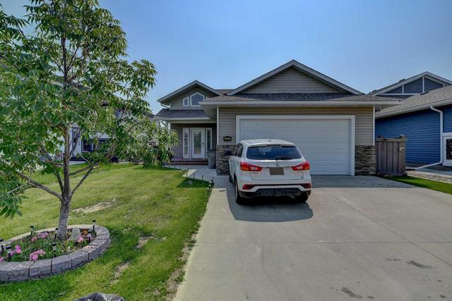8625 118 Avenue, House detached with 5 bedrooms, 3 bathrooms and 5 parking in Grande Prairie AB | Image 2