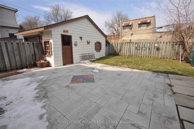 24 Ash Cres, House detached with 3 bedrooms, 2 bathrooms and 6 parking in Toronto ON | Image 7