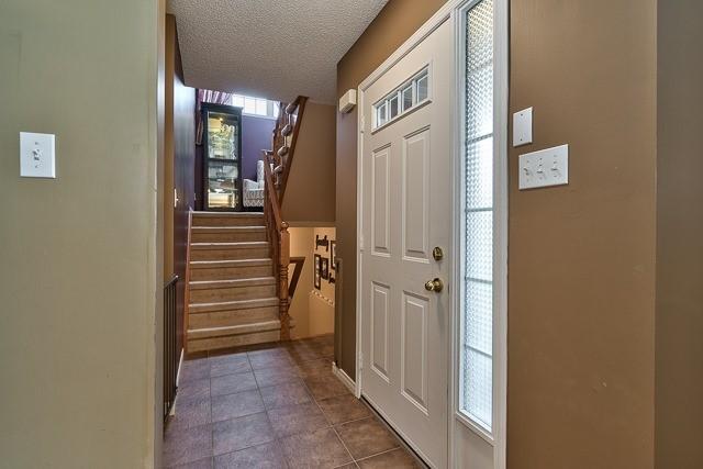80 Magnolia Cres, House attached with 2 bedrooms, 3 bathrooms and 2 parking in Grimsby ON | Image 3