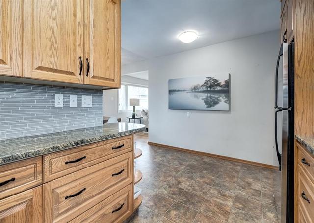 8203 7 Street Sw, House detached with 4 bedrooms, 2 bathrooms and 1 parking in Calgary AB | Image 5