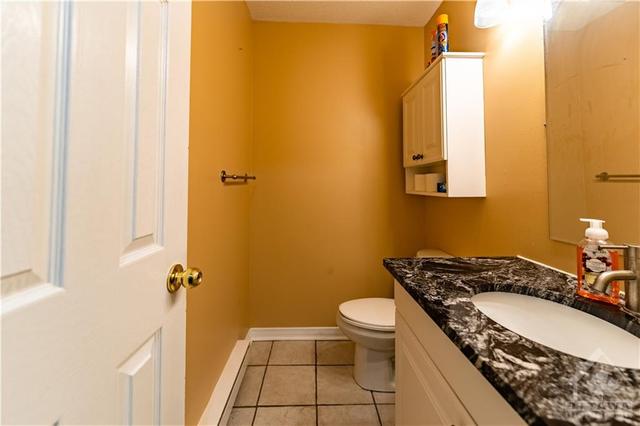 3094 Armada Avenue, Townhouse with 4 bedrooms, 3 bathrooms and 2 parking in Ottawa ON | Image 4