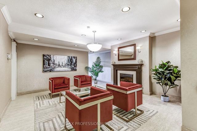 1313 - 250 Scarlett Rd, Condo with 2 bedrooms, 2 bathrooms and 1 parking in Toronto ON | Image 12
