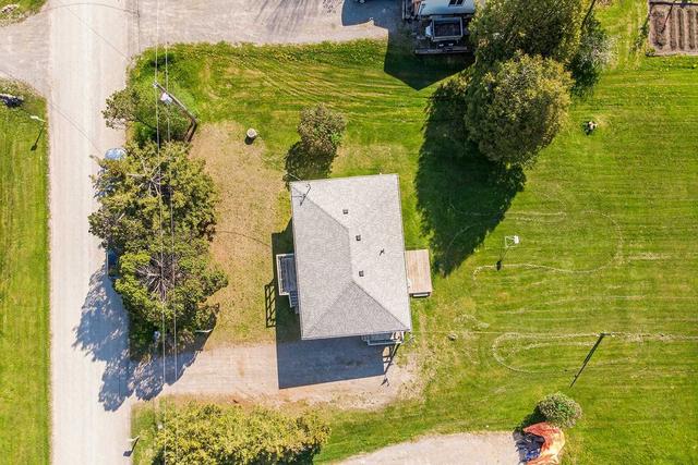 8 Hilltop Crt, House detached with 2 bedrooms, 1 bathrooms and 4 parking in Kawartha Lakes ON | Image 20