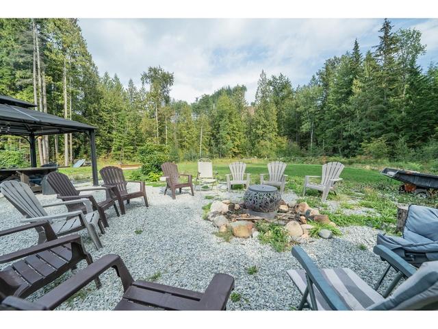 10090 Dewdney Trunk Road, House detached with 3 bedrooms, 3 bathrooms and 15 parking in Mission BC | Image 36