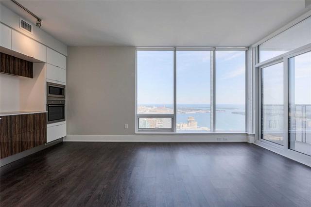 5705 - 10 York St, Condo with 2 bedrooms, 2 bathrooms and 1 parking in Toronto ON | Image 17