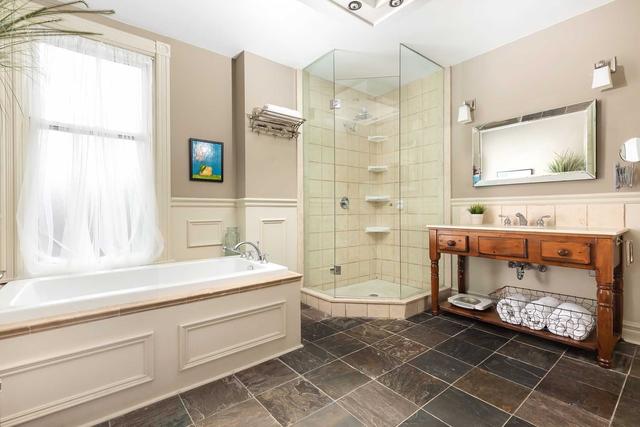 134 Crawford St, House semidetached with 5 bedrooms, 3 bathrooms and 2 parking in Toronto ON | Image 7
