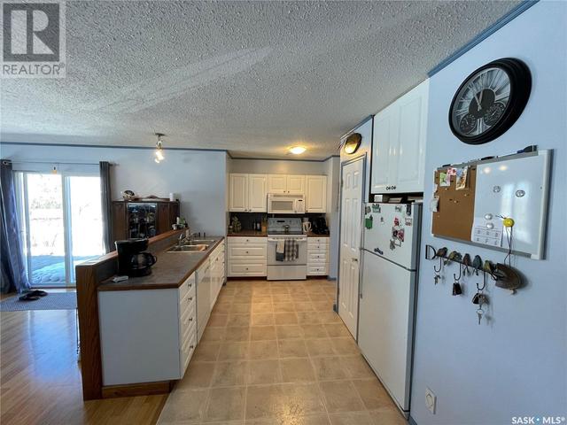 108 Fourth Street W, House detached with 3 bedrooms, 2 bathrooms and null parking in Carnduff SK | Image 8