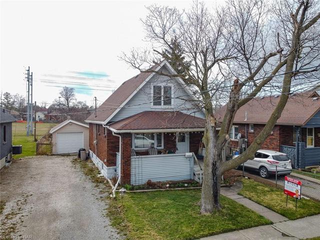 4739 Sixth Avenue, House detached with 3 bedrooms, 1 bathrooms and null parking in Niagara Falls ON | Image 2