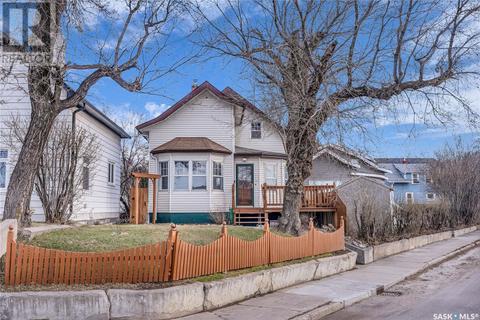 209 8th Street W, House detached with 4 bedrooms, 2 bathrooms and null parking in Saskatoon SK | Card Image