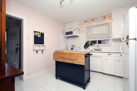 302 Hendon Ave, House detached with 2 bedrooms, 3 bathrooms and 3 parking in Toronto ON | Image 2