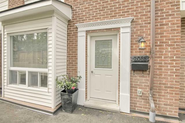 12 - 2088 Lakeshore Rd W, Townhouse with 3 bedrooms, 2 bathrooms and 1 parking in Oakville ON | Image 1