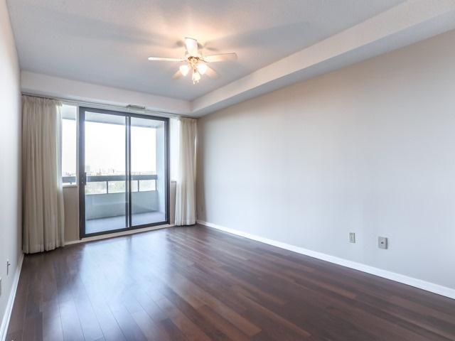 806 - 8111 Yonge St, Condo with 3 bedrooms, 2 bathrooms and 1 parking in Markham ON | Image 8