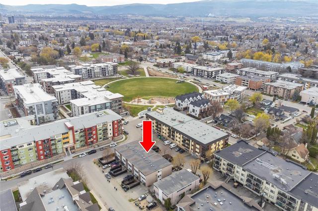 6 - 545 Rosemead Avenue, House attached with 3 bedrooms, 2 bathrooms and 1 parking in Kelowna BC | Card Image