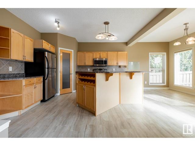 7358 Singer Wy Nw, House detached with 4 bedrooms, 3 bathrooms and 4 parking in Edmonton AB | Card Image