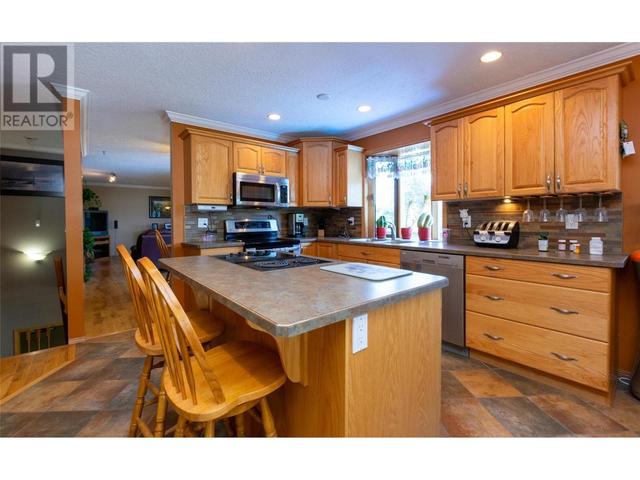 1414 Vella Road, House detached with 3 bedrooms, 3 bathrooms and 14 parking in Columbia Shuswap C BC | Image 3