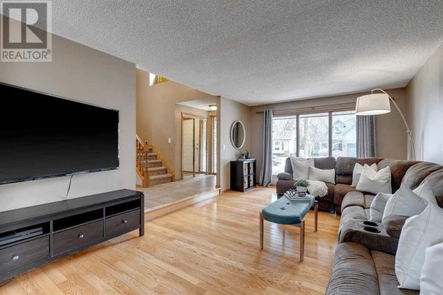 16527 Sunhaven Road Se, House detached with 4 bedrooms, 2 bathrooms and 4 parking in Calgary AB | Image 3