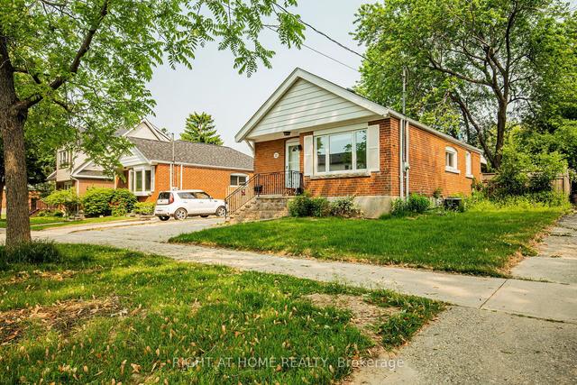 32 Florens Ave, House detached with 2 bedrooms, 2 bathrooms and 4 parking in Toronto ON | Image 23