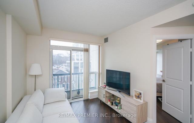 303 - 2 Old Mill Dr, Condo with 1 bedrooms, 1 bathrooms and 0 parking in Toronto ON | Image 2