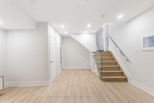 33 Wallington Ave, House detached with 4 bedrooms, 4 bathrooms and 3 parking in Toronto ON | Image 29