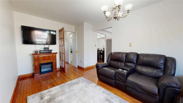 44 Ducatel Cres, House semidetached with 3 bedrooms, 3 bathrooms and 3 parking in Ajax ON | Image 2