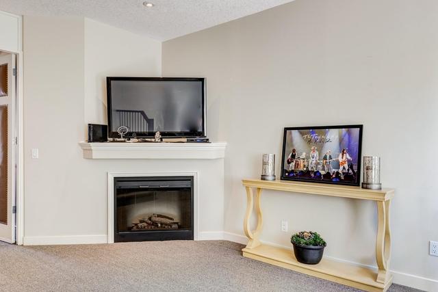1305 7 Street Sw, Home with 2 bedrooms, 2 bathrooms and 2 parking in Calgary AB | Image 7