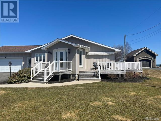 647 Rue Baie, House detached with 2 bedrooms, 1 bathrooms and null parking in Beresford NB | Image 1