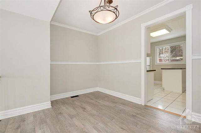 236 Romulus Private, Townhouse with 3 bedrooms, 2 bathrooms and 2 parking in Ottawa ON | Image 11