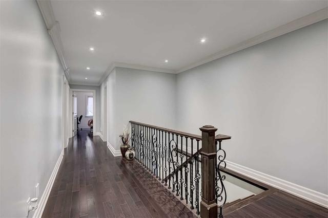21 Thornton Ave, House detached with 4 bedrooms, 4 bathrooms and 7 parking in Toronto ON | Image 6