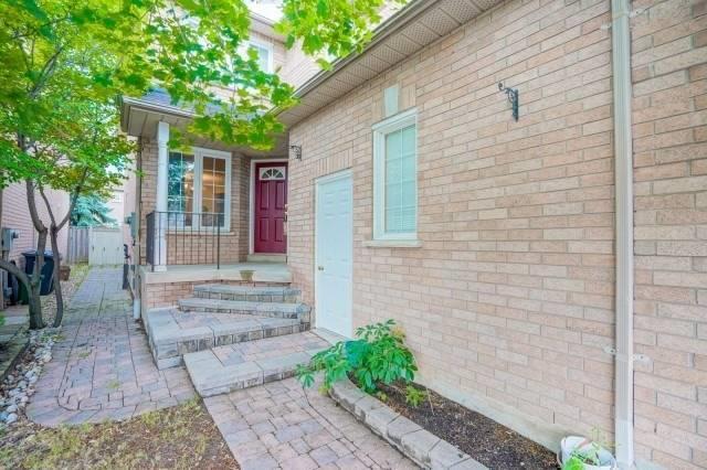 855 Scollard Crt, House semidetached with 3 bedrooms, 4 bathrooms and 2 parking in Mississauga ON | Image 2
