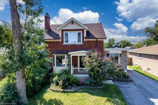 51 Chelsea St, House detached with 3 bedrooms, 2 bathrooms and 5 parking in St. Catharines ON | Image 1