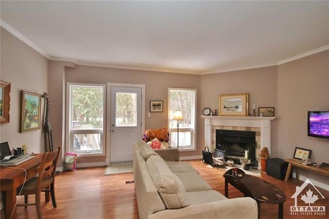44 Lightfoot Place, Townhouse with 3 bedrooms, 3 bathrooms and 2 parking in Ottawa ON | Image 16