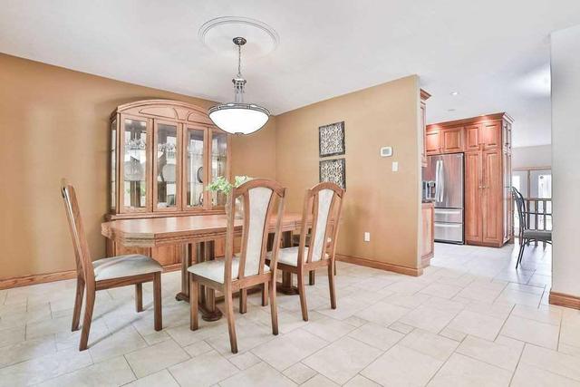 33 Fairlawn Crt, House detached with 3 bedrooms, 3 bathrooms and 4 parking in Hamilton ON | Image 7