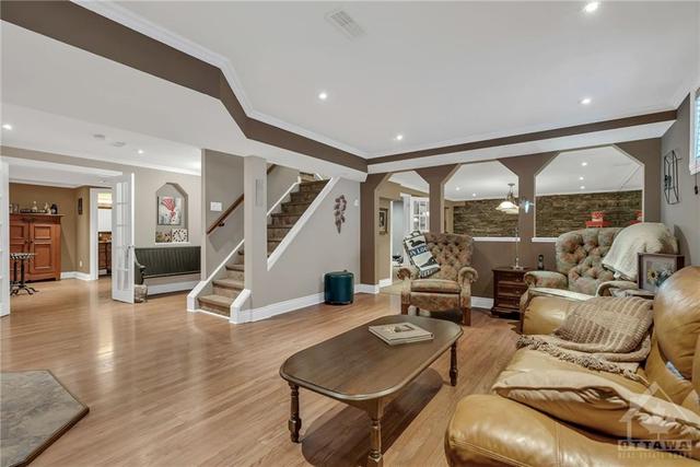 16 Kyle Avenue, House detached with 4 bedrooms, 4 bathrooms and 9 parking in Ottawa ON | Image 21