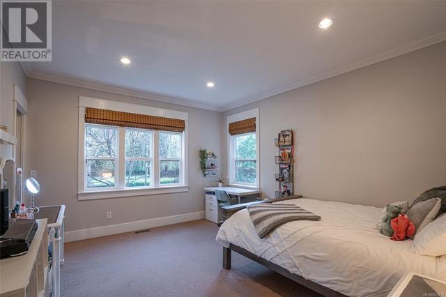 3rd Bedroom with Garden Views | Image 39