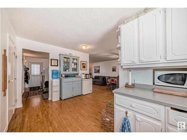 74 Akins Dr, House detached with 3 bedrooms, 2 bathrooms and 3 parking in St. Albert AB | Image 16