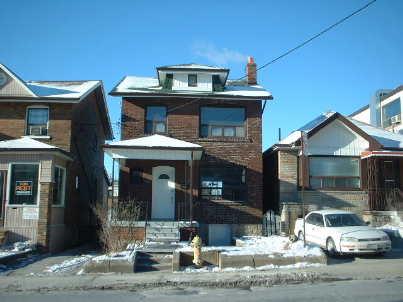 2028 Dufferin St, House detached with 3 bedrooms, 2 bathrooms and 4 parking in Toronto ON | Image 1