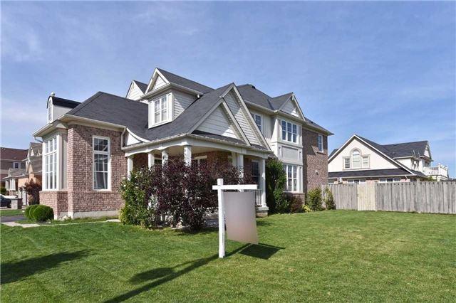 223 Robirwin St, House detached with 4 bedrooms, 3 bathrooms and 4 parking in Whitchurch Stouffville ON | Image 2