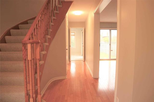 317 Wendron Cres, House detached with 3 bedrooms, 4 bathrooms and 5 parking in Mississauga ON | Image 2