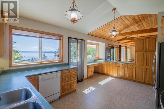 3731 Privateers Rd, House detached with 4 bedrooms, 2 bathrooms and 5 parking in Southern Gulf Islands BC | Image 5