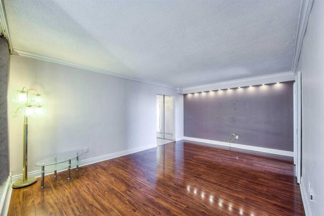 903 - 5 Vicora Linkway, Condo with 3 bedrooms, 2 bathrooms and 1 parking in Toronto ON | Image 8