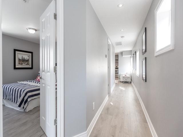 Upper - 29 Bernice Cres, House detached with 3 bedrooms, 1 bathrooms and 1 parking in Toronto ON | Image 5